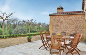 Maisons de vacances Nice Home In Les Eyzies Sireuil With Kitchen : photos des chambres