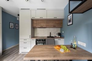 Batorego 16 Blue Prywatne mieszkanie 300m od Metro Pole Mokotowskie i SGH Samodzielne Zameldowanie! Self Check-in System!