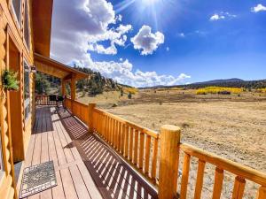 New! Beautiful, Spacious Modern Home on a Large Acreage - Peaks & Prairies Retreat