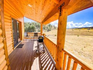 New! Beautiful, Spacious Modern Home on a Large Acreage - Peaks & Prairies Retreat