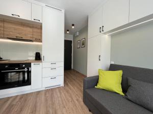 Batorego 16 Yellow Prywatne mieszkanie 300m od Metro Pole Mokotowskie i SGH Samodzielne Zameldowanie! Self Check-in System!