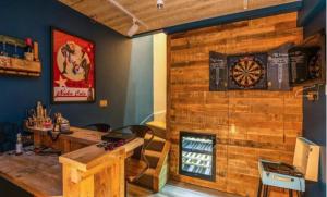 5 Star Luxury Woodland Retreat Sleeps 12 Hot tub Sauna