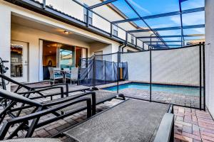 Windsor at Westside: The Lanai King