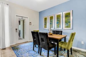 Windsor at Westside: The Lanai King