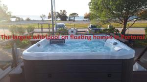 Floating House Sea Queen