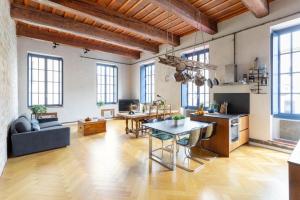 Sunny Stylish Spacious Loft in Old-Port