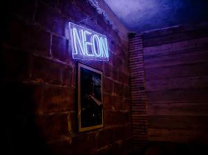 VIP NEON LOFT APARTMENTS JACUZZI KOŁO ŁÓŻKAKOMINEK SERCE RYNKU KIELC PARKING PRIV Śniadanie Kolacja Romantyczna Na życzenie Gości