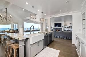 Luxury Ocean Views & Steps To The Sand - Tower 36 Upper Condo Unit