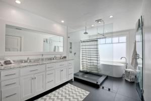 Luxury Ocean Views & Steps To The Sand - Tower 36 Upper Condo Unit