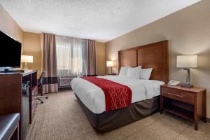 King Suite - Accessible/Non-Smoking room in Comfort Inn & Suites Hays I-70