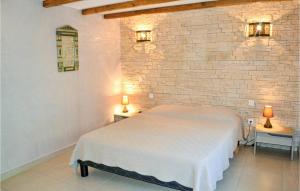 Maisons de vacances 2 Bedroom Beautiful Home In Lolme : photos des chambres