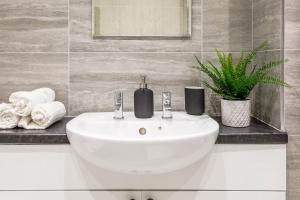 Cozy Coastal Getaway