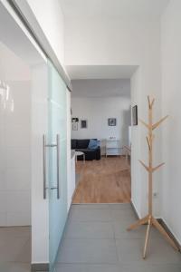 Große Terrasse, Klimaanlage und U-Bahn Nähe