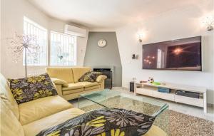 Gorgeous Apartment In Calahonda