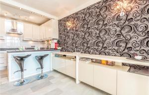 Gorgeous Apartment In Calahonda