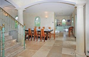 Gorgeous Home In Saint Raphael