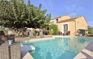 Maisons de vacances Beautiful Home In Chteaurenard With Outdoor Swimming Pool, Wifi And Private Swimming Pool : photos des chambres