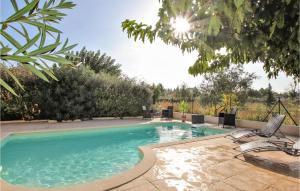 Maisons de vacances Beautiful Home In Chteaurenard With Outdoor Swimming Pool, Wifi And Private Swimming Pool : photos des chambres