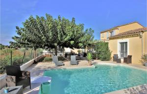 Maisons de vacances Beautiful Home In Chteaurenard With Outdoor Swimming Pool, Wifi And Private Swimming Pool : photos des chambres