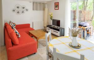 Maisons de vacances Gorgeous Home In Uchaux With House Sea View : photos des chambres