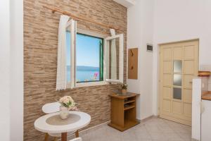 Apartments by the sea Brela, Makarska - 20186