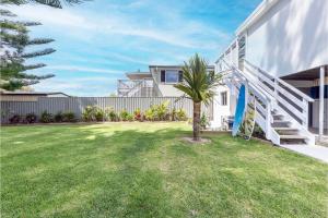 Five Pines Beach House at Birubi 20 Robinson St pet friendly aircon and WiFi