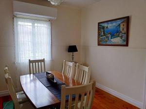 Quiet Private Central Cozy 3bdrm FREE parking