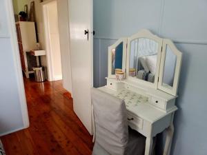 Quiet Private Central Cozy 3bdrm FREE parking