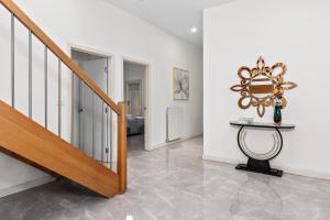 Spacious Villa Holiday Staycation in Canterbury East of Melbourne