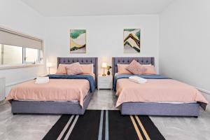 Spacious Villa Holiday Staycation in Canterbury East of Melbourne