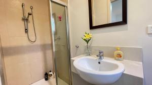 Spacious Villa Holiday Staycation in Canterbury East of Melbourne