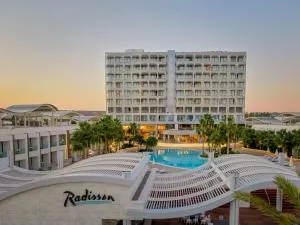 Radisson Beach Resort Larnaca - Livadhia