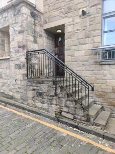 Next to the Palace and Royal Mile with parking