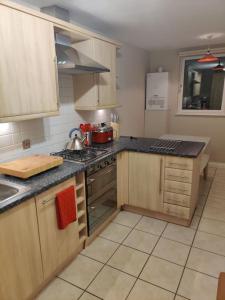 Next to the Palace and Royal Mile with parking