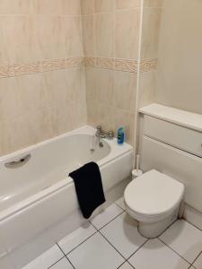 Next to the Palace and Royal Mile with parking