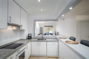Rock Bay I 2392 beautiful seaview penthouse
