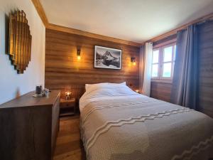 CHALET LA LOUVE, Courchevel 1650- 15 personnes Jacuzzi et Hammam Pistes 70 m,commerces 50m