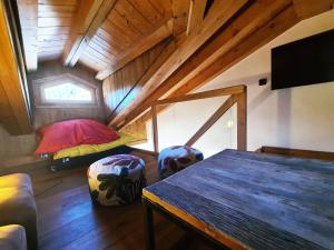 CHALET LA LOUVE, Courchevel 1650- 15 personnes Jacuzzi et Hammam Pistes 70 m,commerces 50m