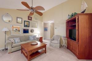 South Hampton --- 37923 Greenwich Ln