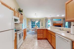 South Hampton --- 37923 Greenwich Ln