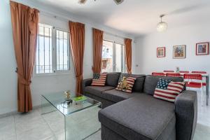 11 House in front of the sea