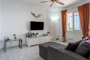 11 House in front of the sea