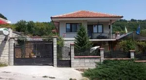 德特里纳巴尔奇克别墅酒店 - Dropla