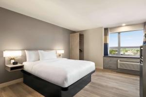 Microtel Inn & Suites Dorval QC