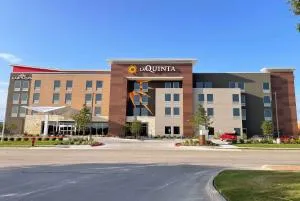 La Quinta Inn & Suites by Wyndham Pflugerville - 普弗拉热维尔