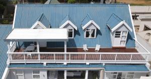 Monte Carlo Self-Catering