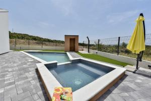 Beautiful Villa Silente with pool, whirpool and sa