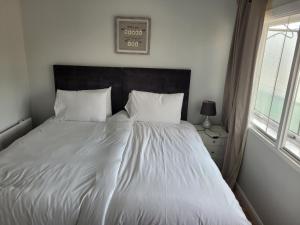 RentUnique Central Caledonian house cosy home