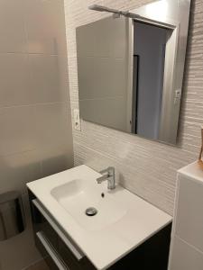 Studio cosy avec en option piscine accessible de avril à octobre
