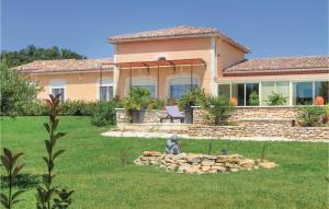 Maisons de vacances Beautiful Home In Suze La Rousse With 4 Bedrooms, Wifi And Private Swimming Pool : photos des chambres